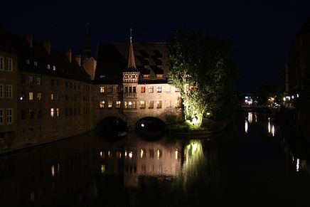 Das Heilig-Geist-Spital heute bei Nacht